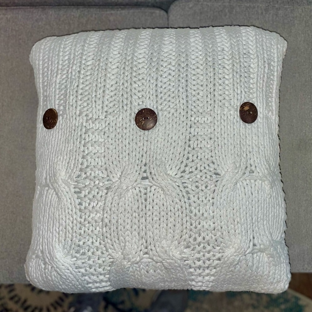 Simply Cottage - Chunky White Cable Knit Pillow 20x20